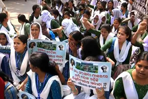 Cuttack’s Shailabala Women’s College students intensify stir for university status