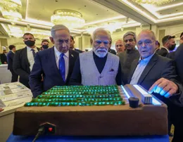 PM Modi and Netanyahu travel together to technology and innovation exhibition
