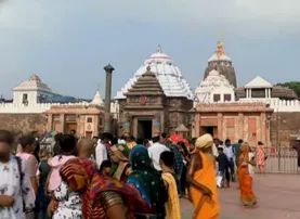 Thousands take holy dip in Puri sea on Gobinda Dwadasi