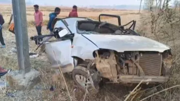 One dead, four seriously injured after car crashes into electric pole in Mayurbhanj