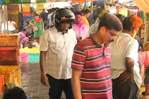 Holi rush: Crowds flood non-veg markets across Odisha