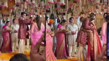 Arjun Tendulkar–Saaniya Chandhok begin new chapter; ‘Kuch Kuch Hota Hai’ twist on wedding stage steals the show, watch