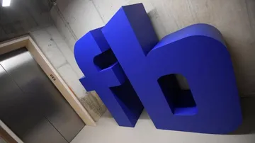 Facebook losing young users faster than Snapchat