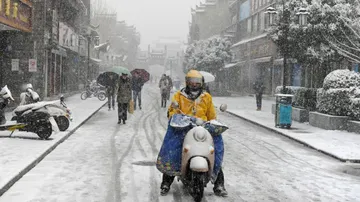 China intense snowstorms kill 13
