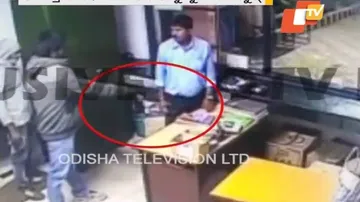 Fuel pump staff injured in firing by robbers; Rs 2 lakh looted