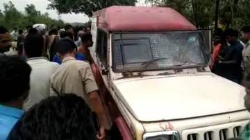 Miscreants loot cash worth Rs 1 lakh after hurling bomb at ATM cash van