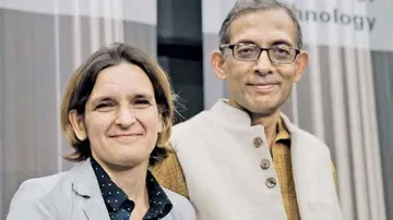 Abhijit, Amartya's faces to figure on Presidency's wall