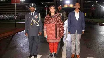 Wing Commander Abhinandan lands in Delhi