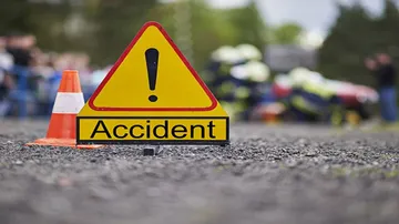 Six killed in bus-truck collision in Maharashtra