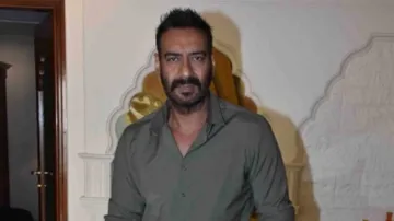 Ajay Devgn recreates his 'Phool aur Kaante' stunt