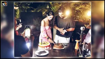 Allu Arjun Shares His Birthday Wish for Wife Sneha Reddy; To Unveil Teaser of Kajal Aggarwal and Vishnu Manchu's Next