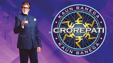 Amitabh Bachchan And His Trendy Glasses Make A Comeback On KBC Sets; Gets Cool Response