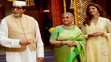 Amitabh Bachchan Is Elated As Jaya Bachchan and Shweta Bachchan Nanda Join Him For Shooting