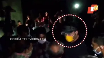 MP Anubhav Mohanty Gheraoed By Flood Victims In Kendrapara