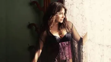 Anushka Sharma Turns Hot & Sassy For Her Latest Photoshoot (Watch)