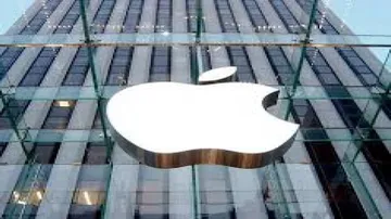 Apple, first firm with capitalisation of over $700 bn