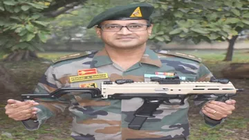 Indian Army Officer Develops First Indigenous 9 MM 'Machine Pistol'