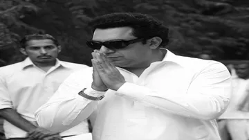 Kangana Ranaut's Thalaivi: Roja star Arvind Swamy Unveils His Fresh Pictures As MGR Thalaivar