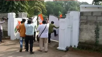 Op-Ed: Attack on Pandian’s house is politics of the gutter