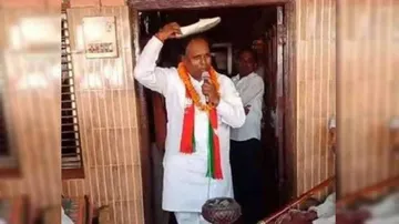 Haryana BJP Candidate Seeks Votes With Shoe On His Head