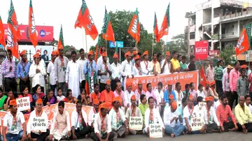 BJP stages demonstration, demands farm loan waiver