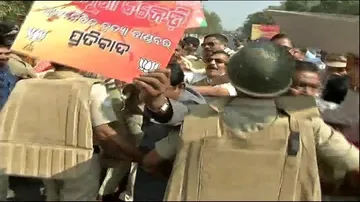 BJP protests poll violence by BJD, scuffle with police