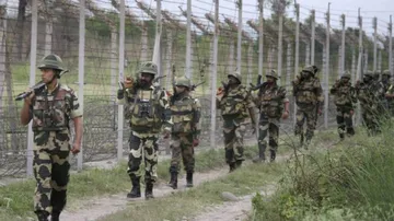 Two Pak smugglers killed, heroin worth Rs 20 cr seized