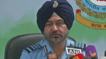 IAF chief flies 'missing man' formation for Kargil heroes