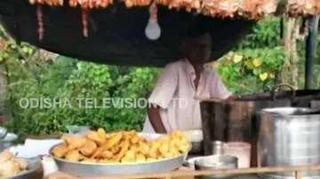 Bhanjanagar's 'Baba Ka Dhaba' Fights To Make Ends Meet From Tiffin Stall