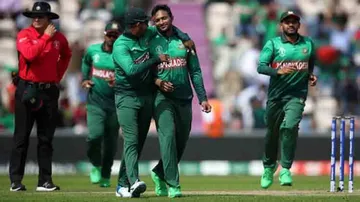 All-round hero Shakib keeps Bangladesh in the hunt