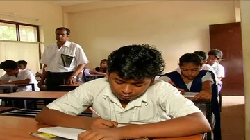Agitating teachers return to schools wearing black badges