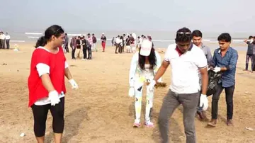 After Ganpati Visarjan, Bollywood celebs turn beach clean-up warriors