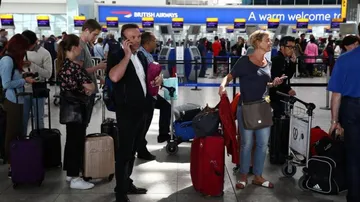 BA IT crash: passengers face third day of disruption