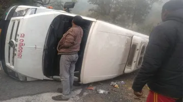 Odisha: Picnic Bus En Route Bhubaneswar Overturns; 1 Killed, 6 Critical