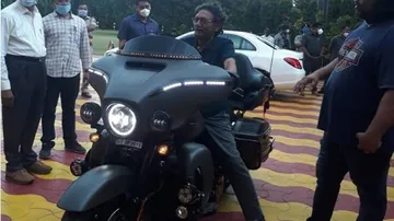 CJI Bobde Checks Out A Harley Davidson Motorcycle, Pictures Go Viral