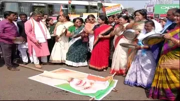 Congress blasts Modi govt over demonetisation
