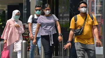 India Reports 1,61,736 New Covid-19 Cases, 879 Deaths