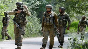 Soldier killed as Pak army violates ceasefire along LoC in Rajouri