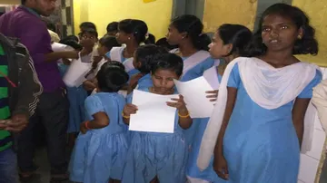 Caterpillar found in meal, 34 students fall sick