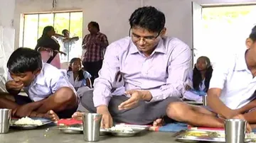 Sundergarh collector eats mid-day meal with students