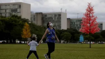 Global Covid-19 Cases Top 97.4 Million, Deaths Exceed 2.08 Million