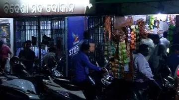 Liquor shops add to traffic chaos in Smart City Bhubaneswar
