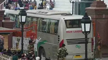 Pakistan Suspends Delhi-Lahore Bus Service