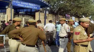 Delhi Police head constable gunned down