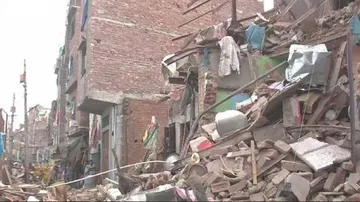2 dead, 3 injured in Delhi building collapse
