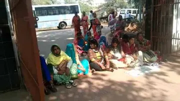 Tinder Couple In Rape-Blackmail Row: Accused Banker’s Family Gheraoes Police Station