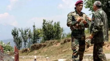 Kapil, Gambhir hail Dhoni's decision to serve Indian Army