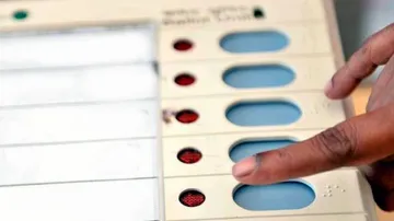 Even manufacturers can't manipulate EVMs: EC