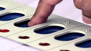 Congress seeks ballot papers if EVMs not fool-proof; EC dispatches team