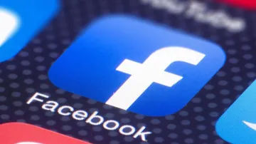 FB Tests Hotline, A Mashup Of Clubhouse And Instagram Live